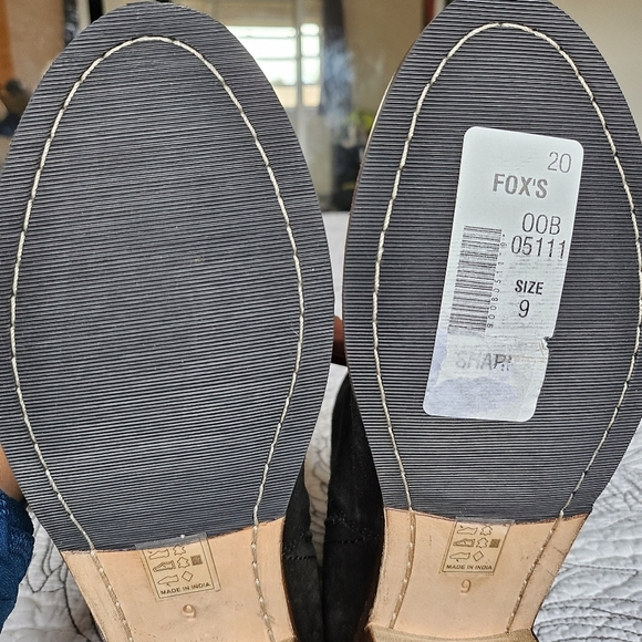 NWOB EUC Oobash Shari Chelsea Suede Boot Black Women Size 9 - Picture 13 of 13